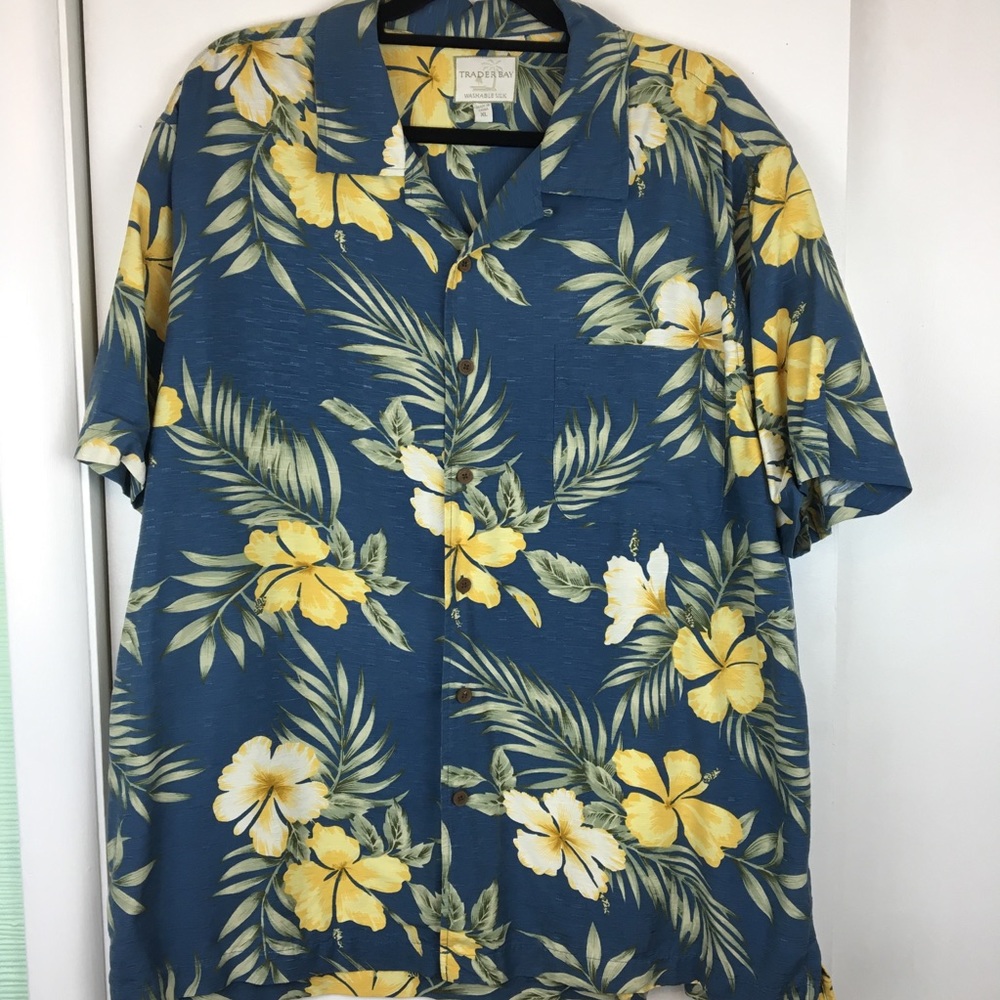 Trader Bay Silk Hawaiian Button Up Sz XL